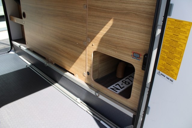 Robuuste Adria Matrix M 670 SK AUTOMAAT 5 gordelplaatsen Queensbed + hefbed (71  foto: 15