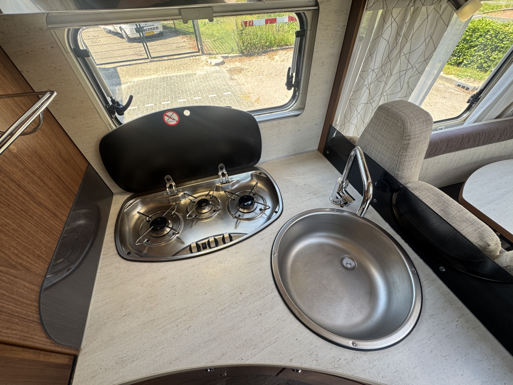 Eura Mobil Profila T 670 SB foto: 13