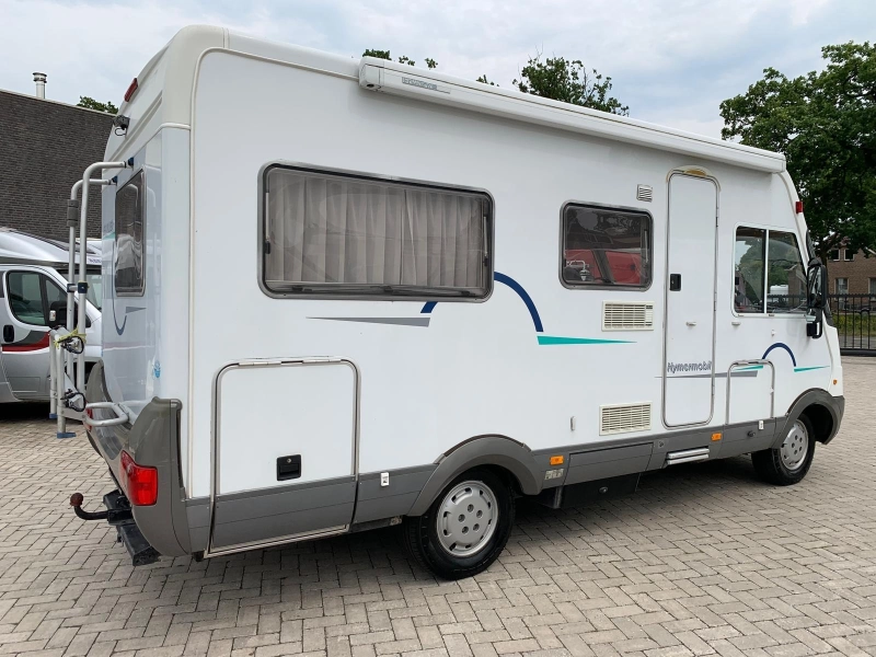 Hymer B 674 Vastbed Hefbed  foto: 2