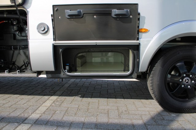 Hymer B MC I 680 equipado con potente Mercedes 9 G Tronic 170 CV AUTOM&Aacute;TICO camas individuales + cama abatible (56 foto: 10