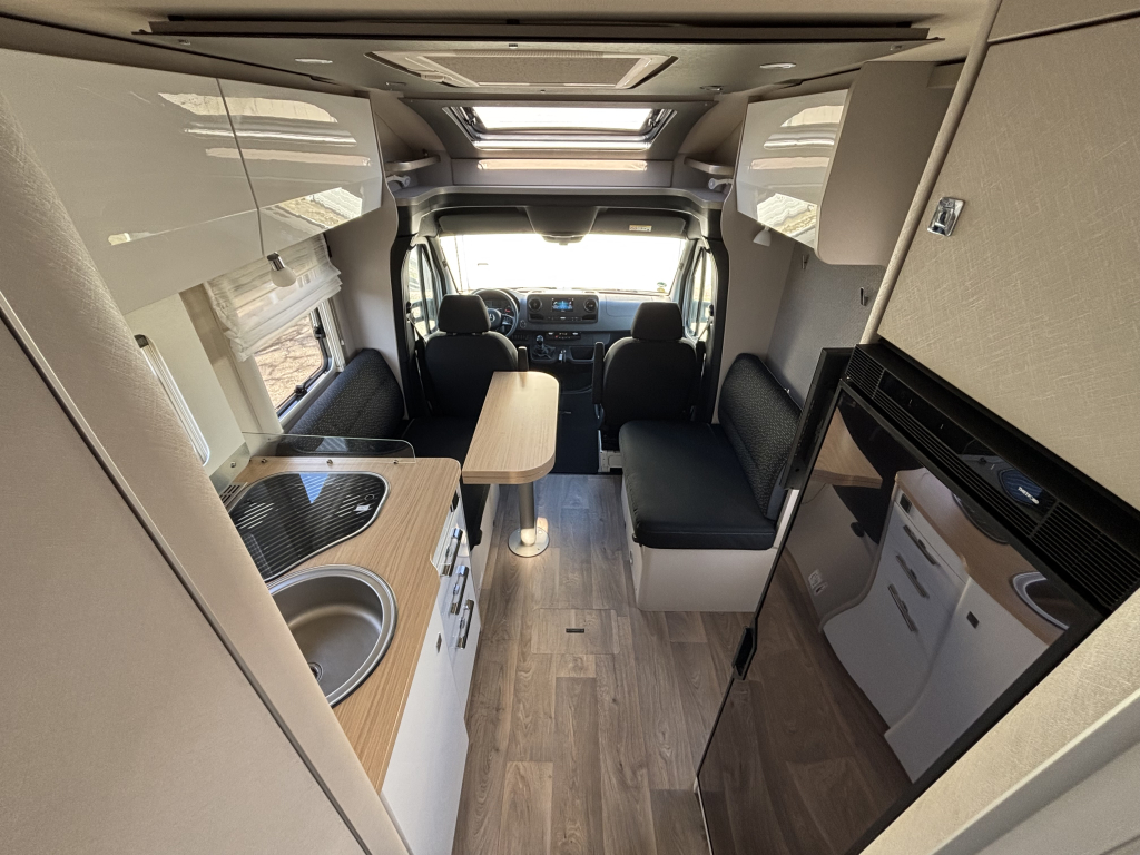 HYMER 2022 Face tot Face Queensbed 150pk handgeschakeld T695 S foto: 3