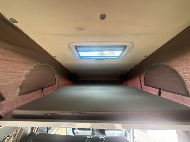 Westfalia ford nugget 4 slaapplaatsen airco hefdak lmv standkachel trekhaak zonnepaneel bearlock foto: 19