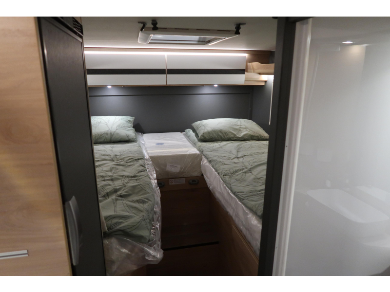 Dethleffs Globebus T4 ENKELE BEDDEN/ AUTOMAAT  foto: 2