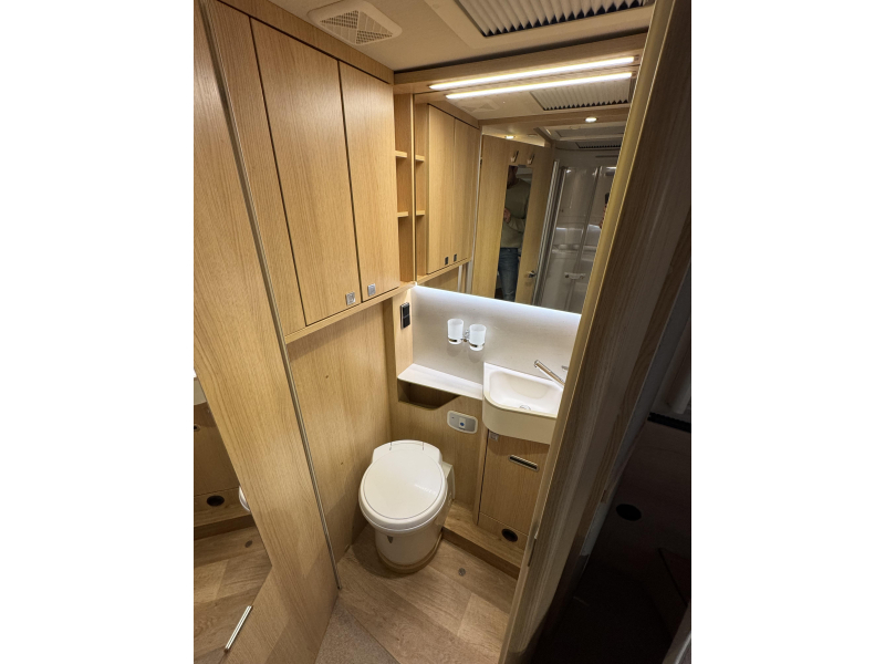 Hymer BMC-I 690 Queensbed-Hefbed-Mercedes  foto: 13