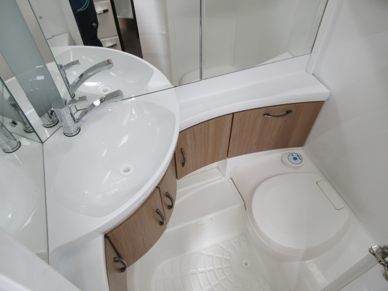 Hobby De Luxe 455 UF SEHR GEPFLEGT UND MIT MOVER Foto: 13