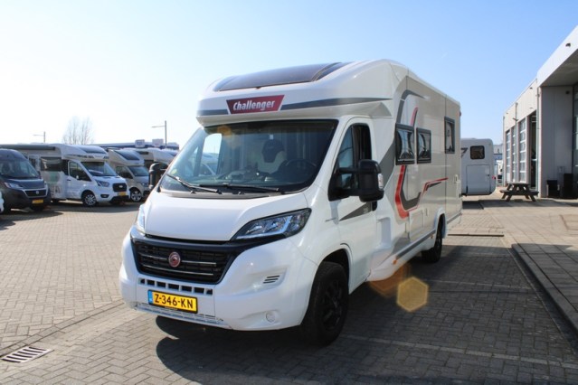 Challenger Graphite Vip Edition T 328 igual que Chausson 788 AUTOM&Aacute;TICO Fiat 140 CV con cama Queen y cama abatible para 4 personas (76 foto: 5