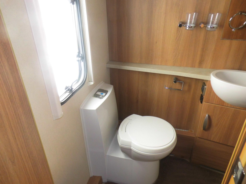 Swift Challenger 570 Sat&eacute;lite, toldo y aire acondicionado foto: 7