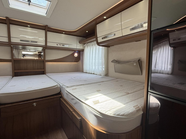 Hymer B 588 Automatic Single Beds Pull-down Bed 2X Airco Inverter Solar Panel photo: 21