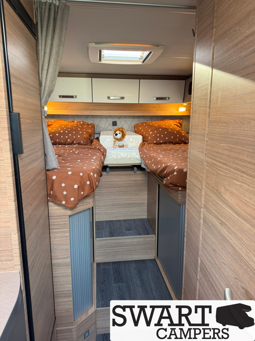 Weinsberg CaraCompact MB 640 MEG Edition [pepper], Automatic 150 hp Single beds photo: 17