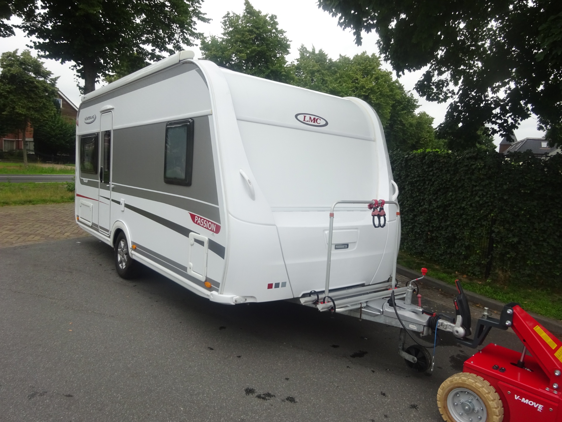 Lmc Passion 470D Met Frans Bed en Rondzit+Mover+Luifel foto: 2