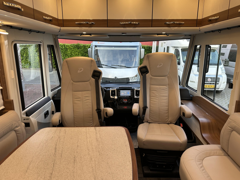 Dethleffs Globetrotter 7850 XLI DBM Premium, Meubles hauts photo : 7