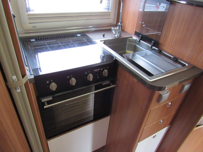 Adria MATRIX M 670 SC Cama Queen & Cama Abatible 5 cinturones a&ntilde;o 2012 foto: 13