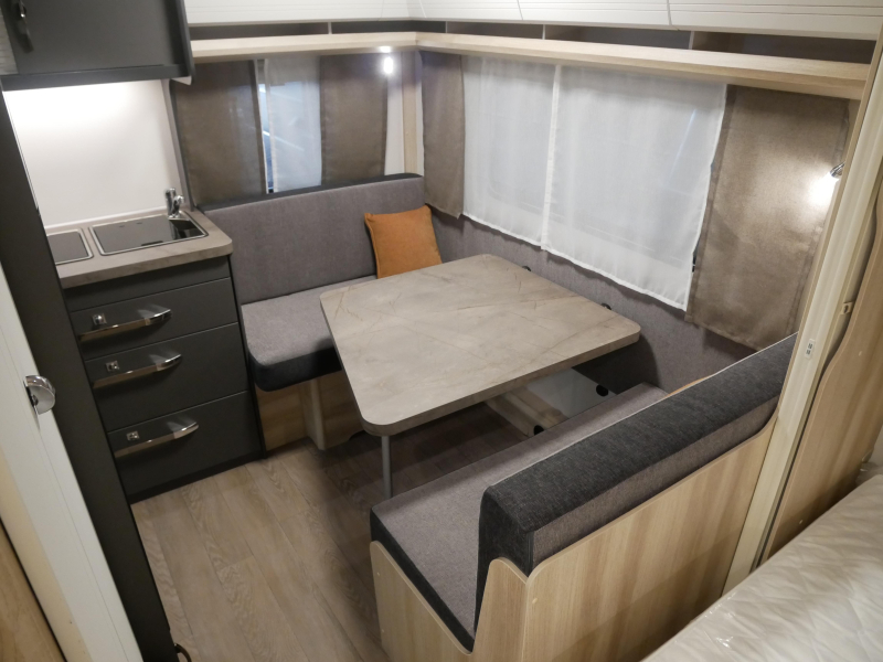 Hobby De Luxe 400 SFE JETZT BEI VAN EIJK CARAVANS! Foto: 3