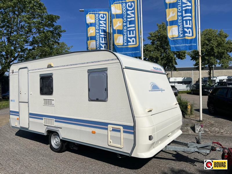 Adria Unica 432 PX voortent en luifel