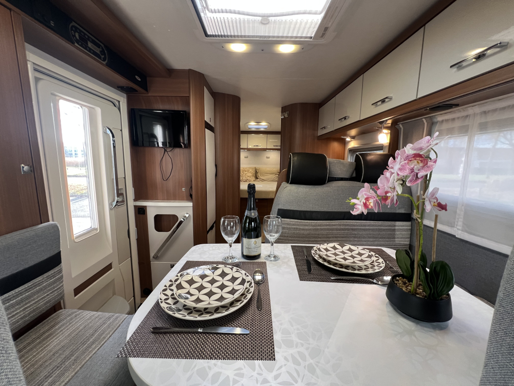 LMC EXPLORER SPORTLINE 745 QUEENSBED+HEFBED 2X ZONNEPANEEL foto: 19