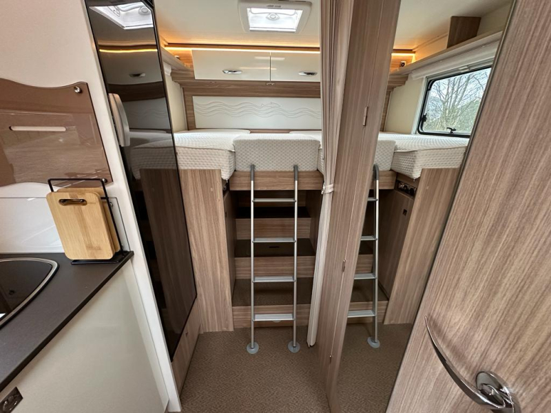 Bürstner Delfin T 690 G - navi  foto: 14