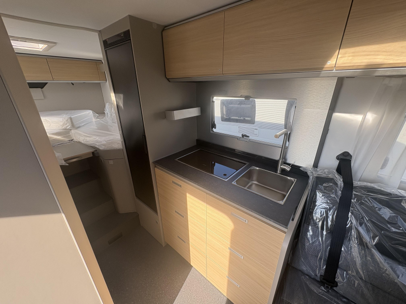 Adria Compact Select DL autom&aacute;tico / cama longitudinal foto: 5