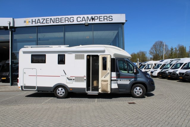 Robust Adria Matrix M 670 SK AUTOMATIC 5 seatbelts Queen bed + pull-down bed (71 photo: 16