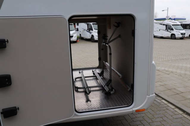 9 traps AUTOMAAT Knaus Platinum Edition Sun TI 650 vlakke vloer enkele bedden (80  foto: 13