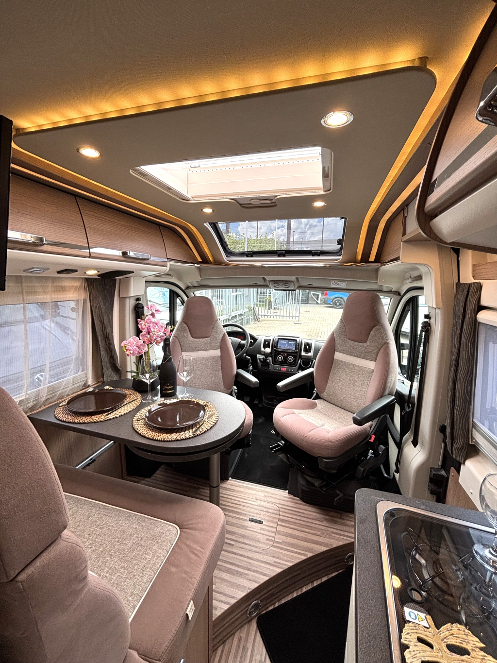 Carthago Malibu Van Charming GT 600 DB AUTOMAAT ENKELE BEDDEN 5.99M EURO 6 foto: 9