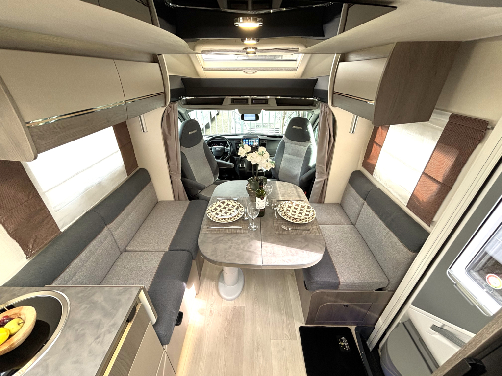 Chausson 768 XLB Titanium AUTOMATIC QUEEN BED + LIFT BED + F2F photo: 1