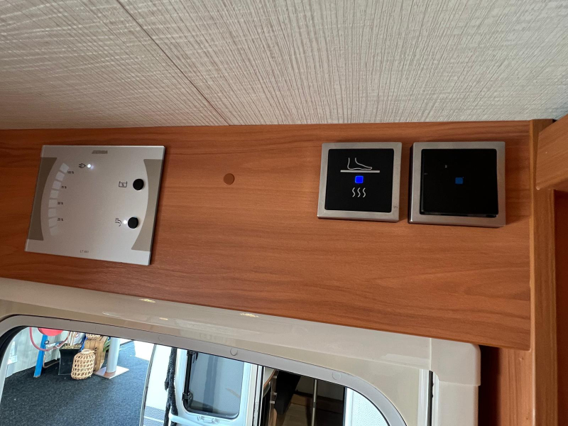 Eriba Nova Winner Edition 465 GL mover, toldo, aire acondicionado foto: 19