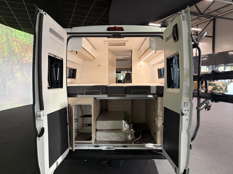 Adria Twin Axess 640 SL zonnepaneel / omvormer  foto: 5