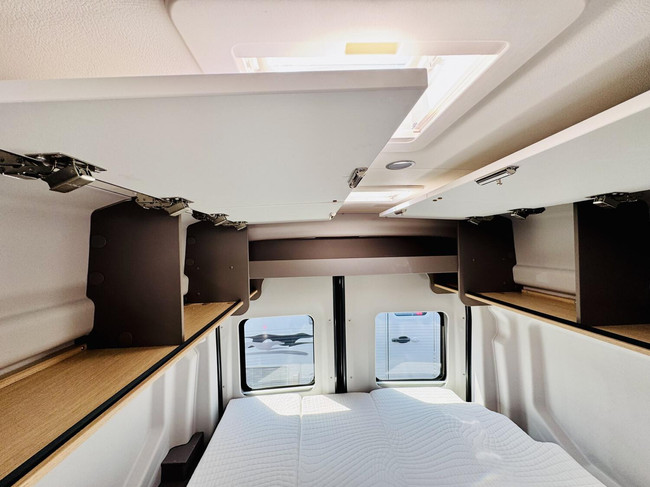 LMC Innovan 592 MJ. 25 + Solar + 200A Lithium + Automaat foto: 18