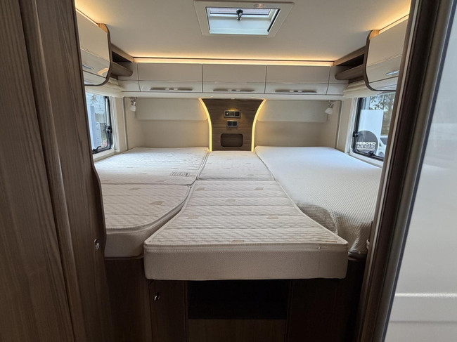 Hymer B704 SL Palmo Enkele Bedden Hefbed Zonnepanelen Omvormer foto: 23
