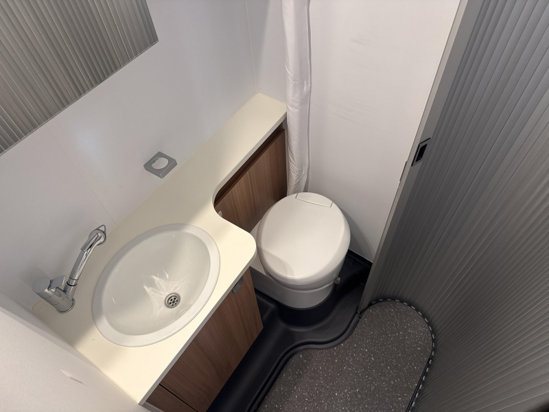 Sun Living S 70 SL Camas longitudinales cama abatible foto: 13