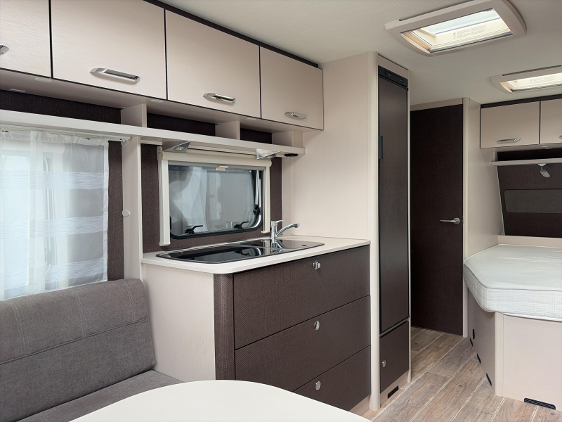 Dethleffs C'Go 495 FR Mover/Awning photo: 6