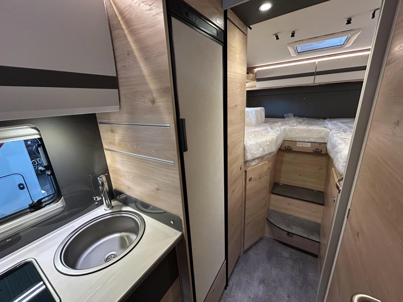 Dethleffs Globebus I 6 Compact Integrated Camper photo: 13