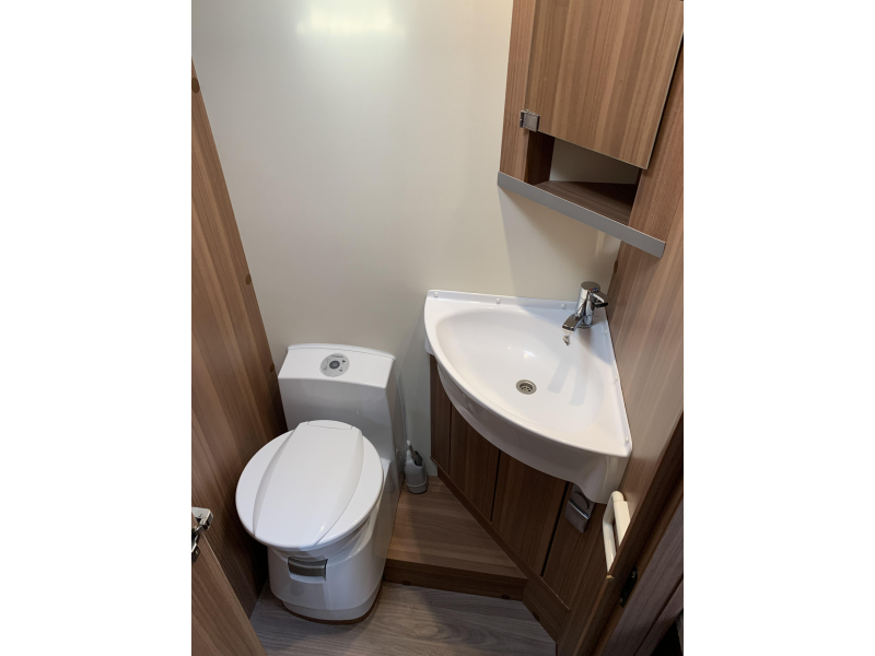 Weinsberg CaraSuite 700 ME - 5 Personen - Automatik Foto: 17