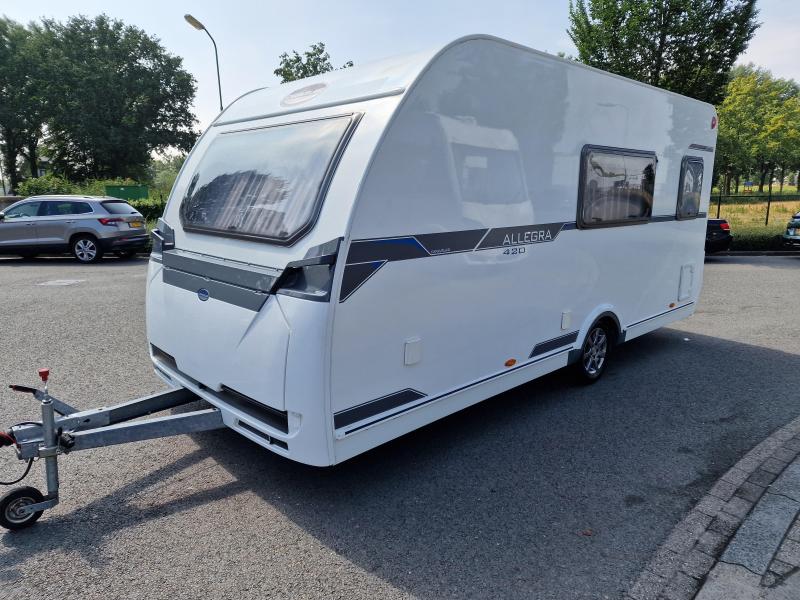 Caravelair Allegra 420 4 person photo: 3