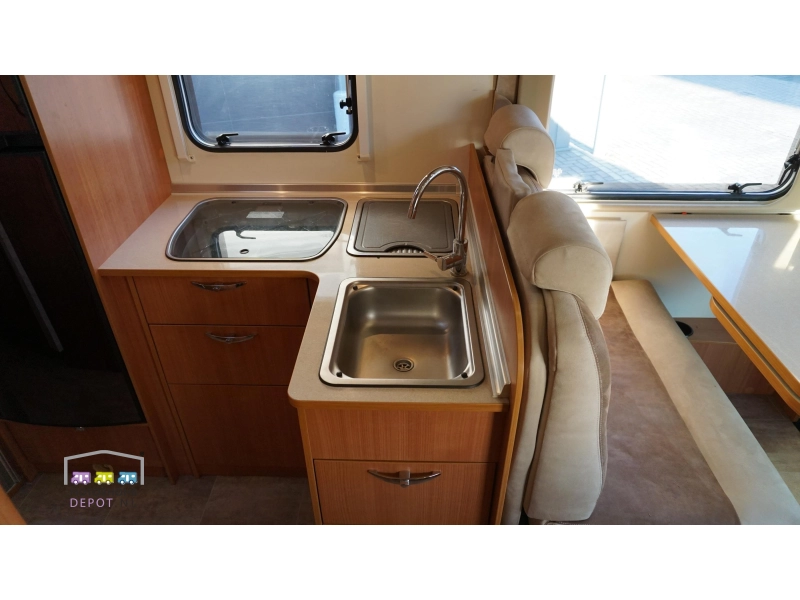 B&uuml;rstner Ixeo 726 Camas longitudinales y cama abatible foto: 10