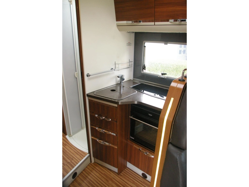 Adria Matrix Plus 670 SL Camas individuales, Cama abatible. foto: 8