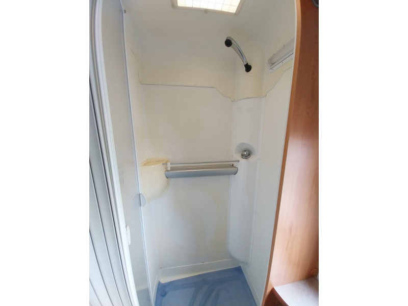 Hymer Eriba met 44497 km en dakairco  foto: 11