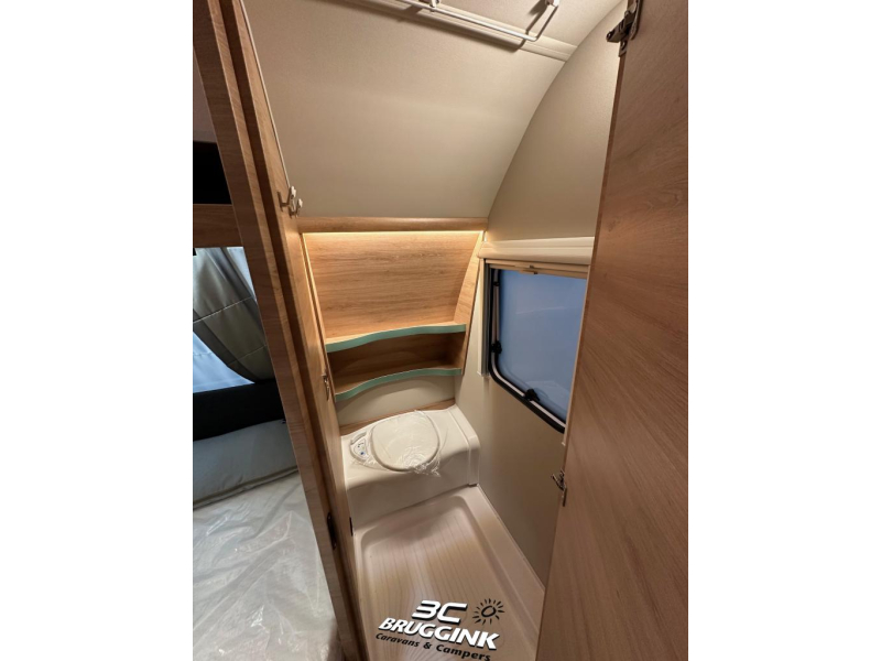 Knaus Sudwind 60 Years 450 FU FRANZ&Ouml;SISCHES BETT UND RUNDSITZ Foto: 6