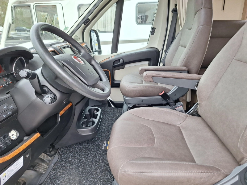 Eura Mobil Profila RS 720 QB QUEENSBED+HEFBED  foto: 10