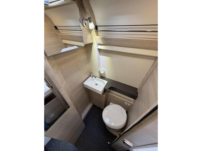RAPIDO V55 2023 Pano Douche 5.99m foto: 18