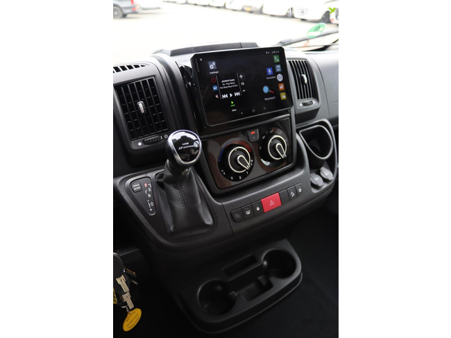 LMC Cruiser V646 140pk Automaat | HEO safe sloten | Thule luifel | Trekhaak | Lengtebedden | Bearlock | Panoramadak | Compact model foto: 23