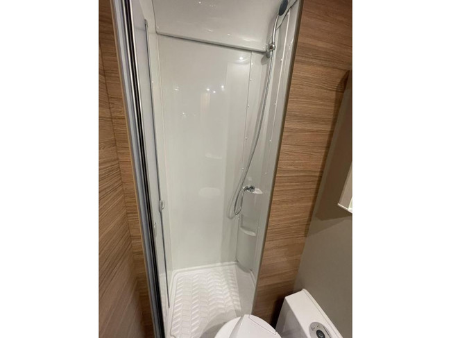 Weinsberg CaraSuite 650 MF 5 gordels, met hefbed foto: 12