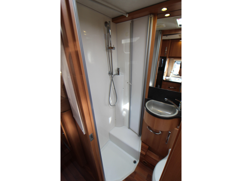 Hymer T 674 Enkele bedden - 2x airco  foto: 24