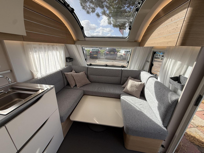 Adria Adora 522 UP Als Nieuw met Airco Mover voortent foto: 9