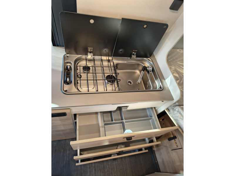 Dethleffs Globetrail 640 ES - automaat - slaapdak  foto: 10