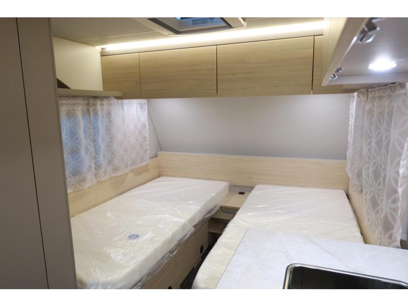 Weinsberg CaraCito 470 EU ENKELE BEDDEN 