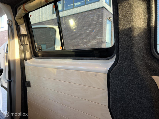 Volkswagen T6 2017 L1H1 zwart foto: 15