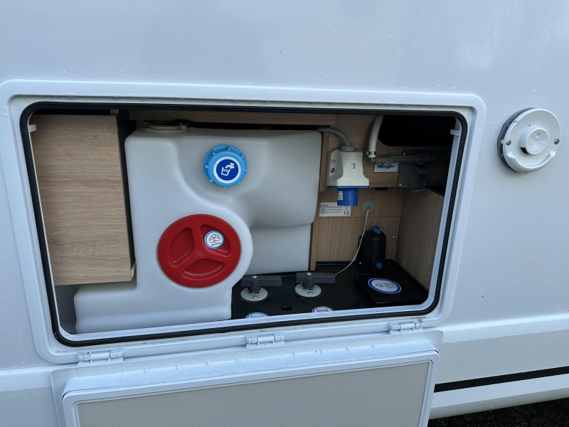 Knaus L!ve Wave 650 MF AUTOMATIK + HUBBETT Foto: 6