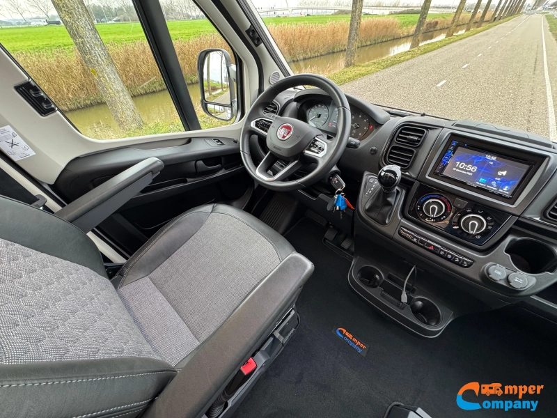 Adria Matrix Plus 670 DL L&auml;ngsbetten / Automatik Foto: 7