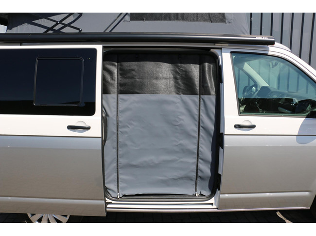 Volkswagen Transporter Kombi 2.0 TDI L1H1 4 Schlafpl&auml;tze | Tempomat | Neues Interieur | drehbarer Vordersitz | Insektenschutzgitter | K&uuml;hlschrank / Gefrierfach | Foto: 7